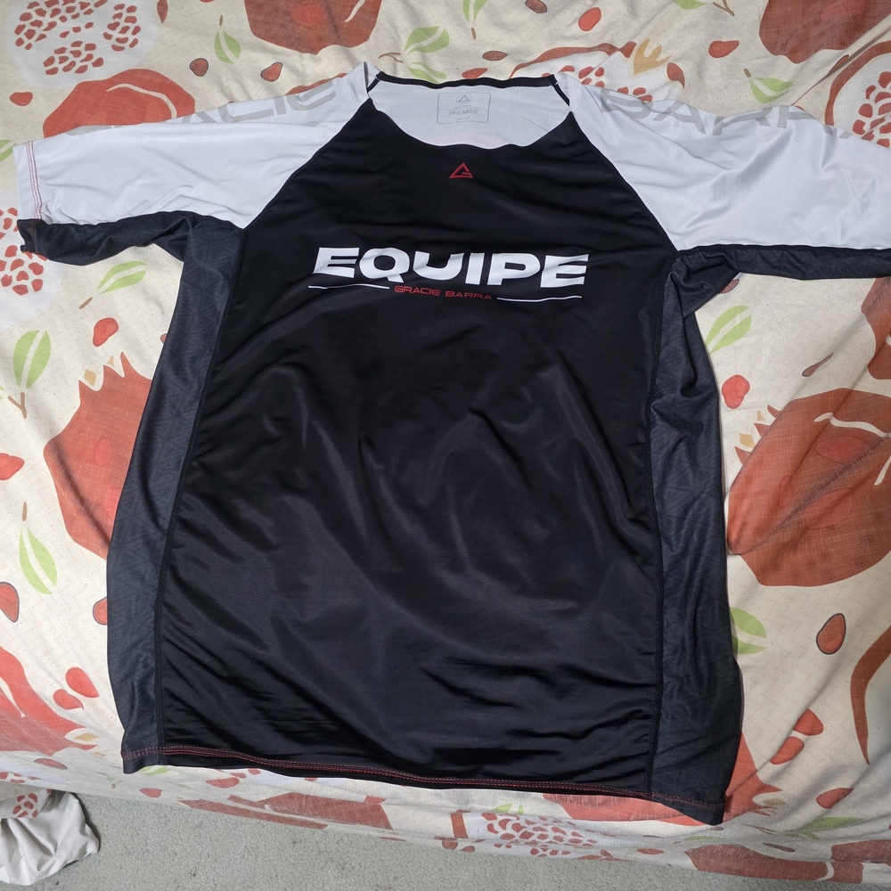 Equipe Men's Black and White Sports Tee